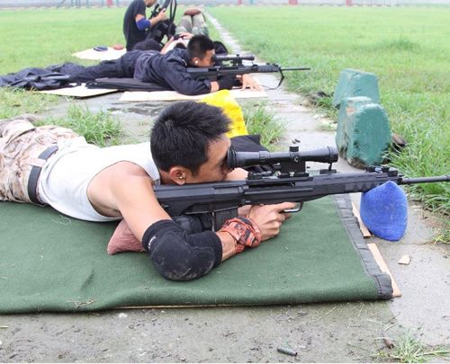 揭秘特巡警狙击手如何练成:手持苹果 相互射击