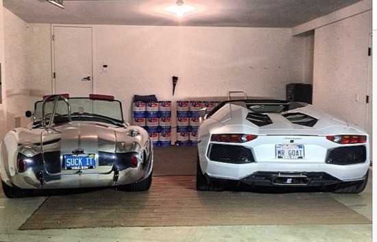 职业扑克玩家秀豪车收藏(图)