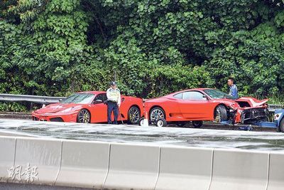 香港两辆总值逾500万法拉利相撞幸无伤亡(图)