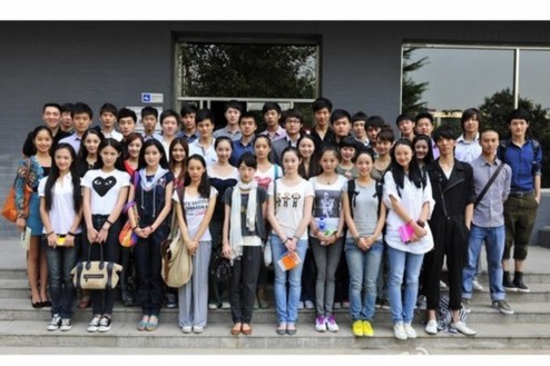 杨幂晒老公刘恺威抱女照 揭校花女明星上位史