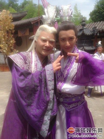《v人物人物》曝角色漫画五大笔记出发整装(组师捉海报妖图片