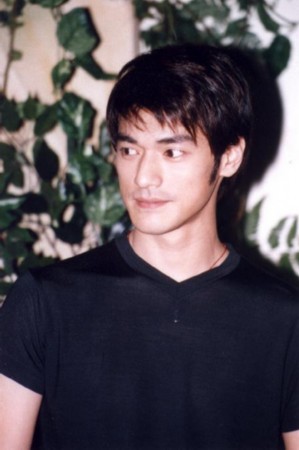 明星奇异险保单大盘点 保牙保腿保单眼皮