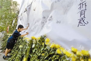 深圳莲花山足球场将关门 300多支球队无球可踢