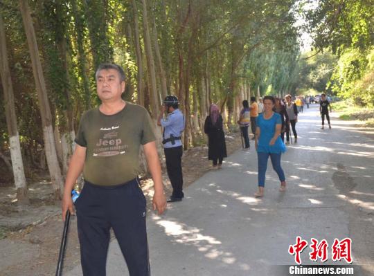 新疆吐鲁番托克逊开展围捕暴力恐怖分子实战演