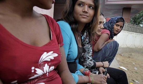 摄影师镜头下可悲的“印度妓女村”(组图)【4】--陕西频道--人民网