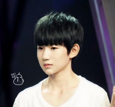 TFboys王源学校资料 王源校服照生活照全集(图