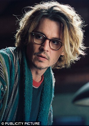 约翰尼·德普光顾咖啡厅引骚乱 坐过座位被撤