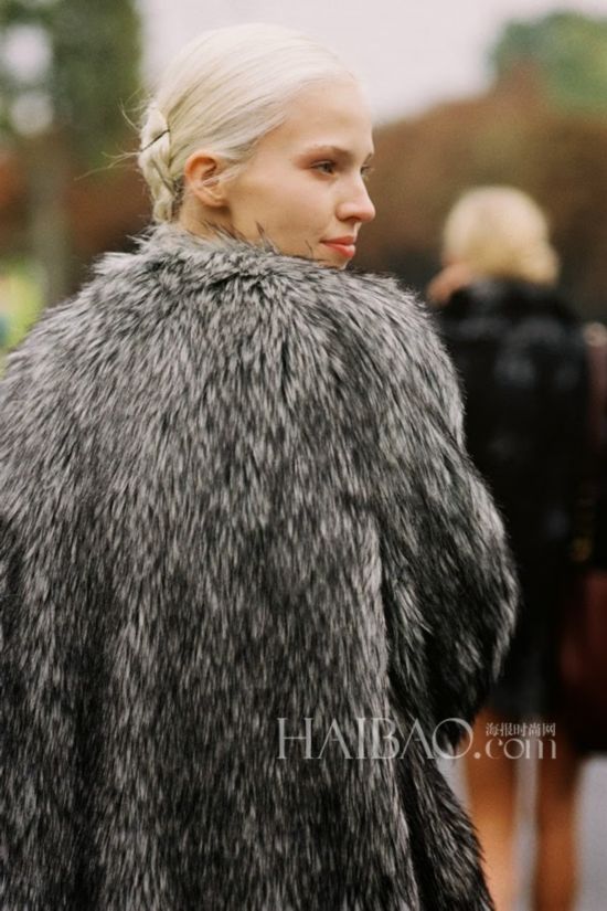 ��ģ��ɳ��¶˿ (Sasha Luss) 
