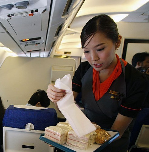 泰国小胖墩变性成辣妹 惊呆了的变性奇闻(图)