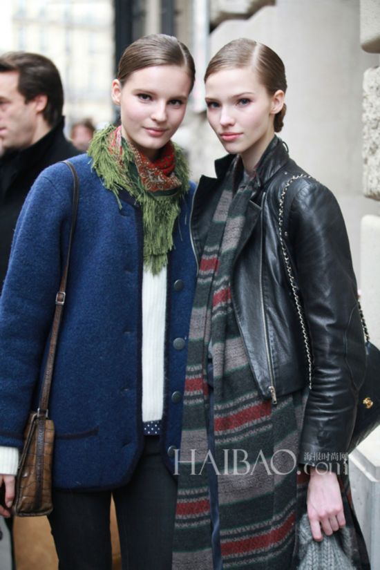 �ٶ����˹��ķ (Tilda Lindstam) ����ɳ��¶˿ (Sasha Luss) ģ�ؽ���