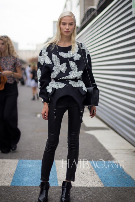 ��ģ��ɳ��¶˿ (Sasha Luss) 