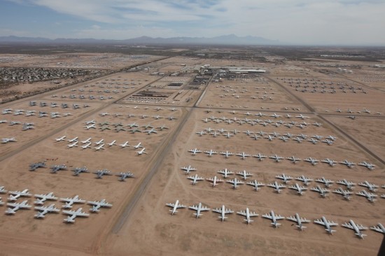 戴维斯-蒙森空军基地是美国著名的"飞机坟场"