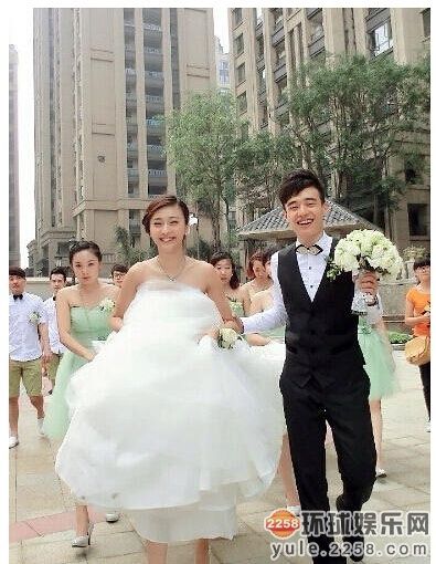 好声音陈冰简历:父亲富豪 多次选秀 整容离婚(