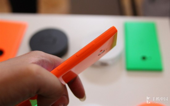 多彩双卡自拍靓机 诺基亚Lumia 730首发体验【