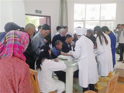 安宁市窗口单位服务群众零距离