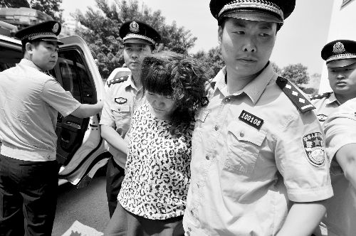 <em>女邻居</em>抱走4岁男童进深山 称喜欢他才抱走--