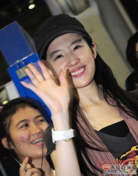 萧蔷早年青涩造型曝光 <em>处女</em>影片清纯胖嘟嘟(组