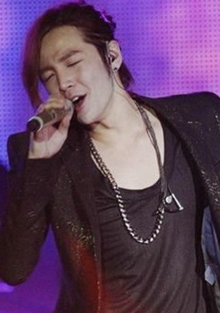 韩国男星怎么了?李秉宪调戏女星 金贤重施暴女