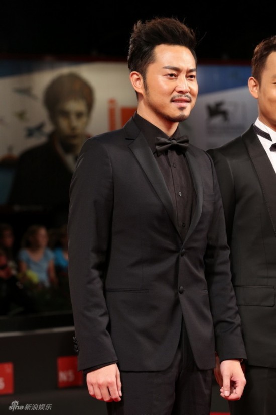 华人闪耀威尼斯红毯 人妻汤唯艳压群芳田原险