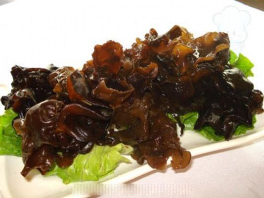 养生警惕：青西红柿烂生姜 14种食物吃错送命