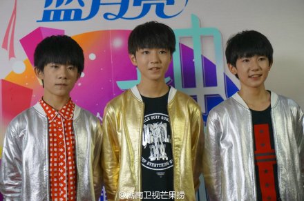 TFBOYS遇上EXO谦虚膜拜 台下四叶草行星饭