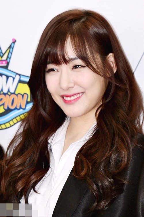 少女时代Tiffany获微笑天使称号 宋茜金泰熙感