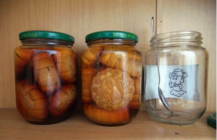 揭秘月饼罐头制作方法 丧心病狂恶搞月饼停不