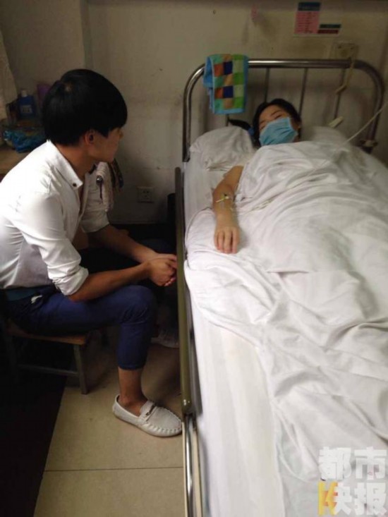 <em>女子医院</em>探望<em>安康</em>18岁白血病女孩 趁机偷走万