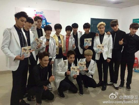 EXO与TFboys湖南卫视中秋晚会交锋 台下和谐