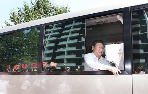 组图:习近平在北京师范大学考察