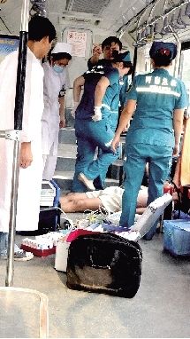 老人要求年轻人让座未果扇对方4耳光 争吵时猝