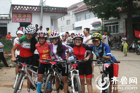 中国博山山地自行车比赛淄博开赛 300余人决战
