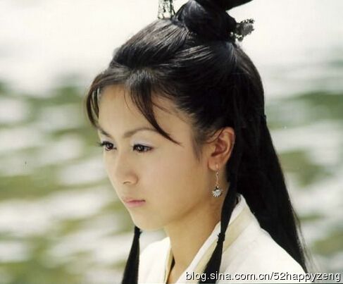 最早认识她是在电视剧《大时代》中饰演婷婷小时候,很可爱.