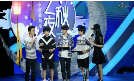 2014湖南卫视中秋之夜 何炅谢娜疯抢TFBOYS