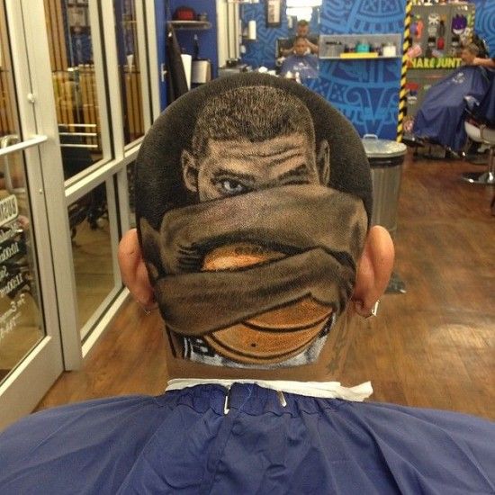 美天才理发师为顾客雕刻逼真名人肖像发型