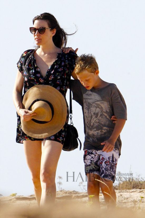 ����ʱ��8��23�գ���ܽ��̩�� (Liv Tyler) �Ͷ���Milo���������ڣ�����Dave Gardner�������С�