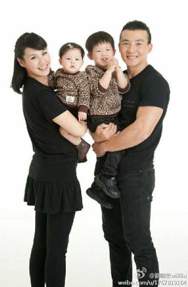 刘?宏老婆怀第三胎 网友道喜喊话周杰伦要加油