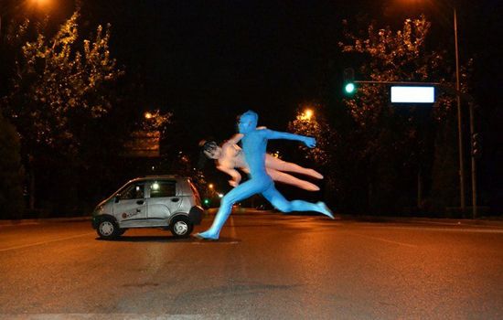 老汉与中年女子街头激吻 盘点街边少儿不宜瞬