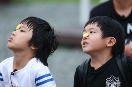 爸爸去哪儿第二季最新一期 挤眉弄眼吃饼干囧