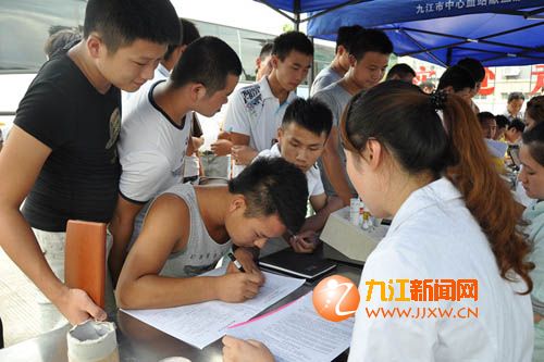 九江都昌县委机关、县人武部、三汊港镇同日开