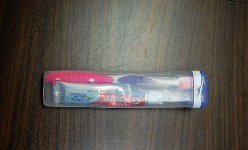 <em>空姐</em>蹲式<em>服务男乘客</em>hold不住 <em>空姐</em>罕见私照曝