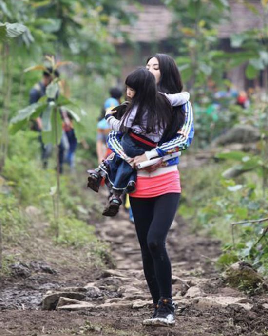 《爸爸2》萌妈入镜吴速玲美艳超孙莉 Grace撒