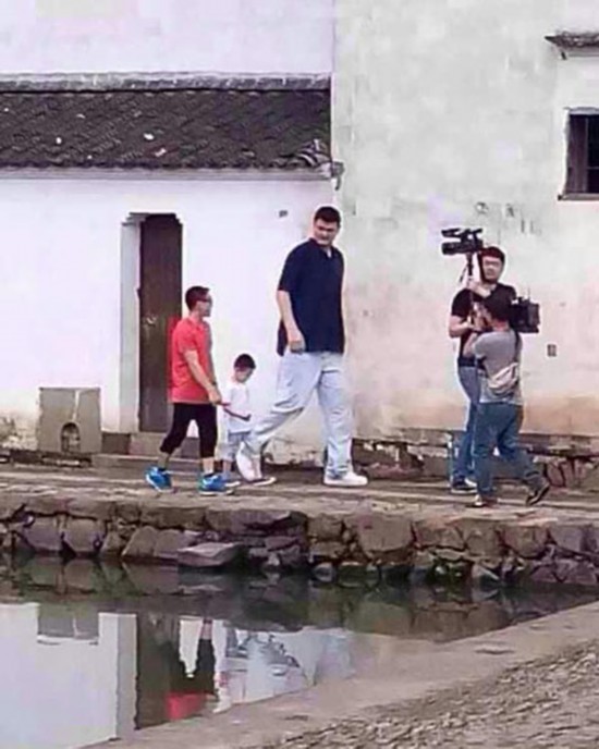 郭敬明身高遭崔永元吐槽 期盼小四合影姚明