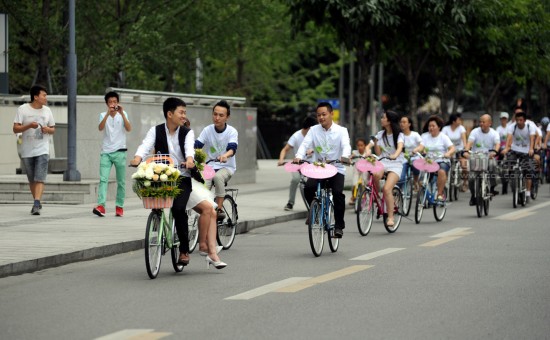 单车婚纱_共享单车图片(2)