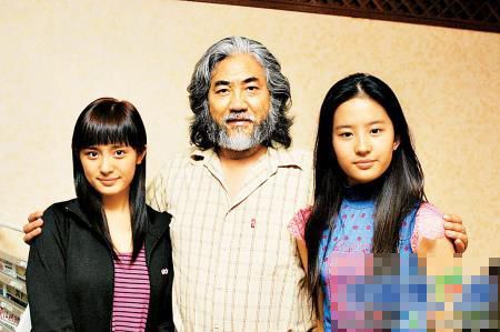 杨幂未整容前罕见照曝光 与众多男星合影(图)