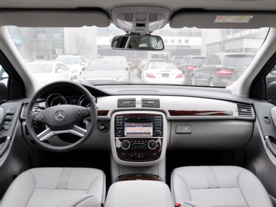 奔驰(进口) R350L 4MATIC 中控台整体