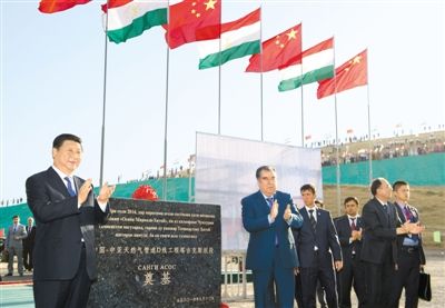 习近平:发扬丝路精神 建设友谊的丰碑合作的纽