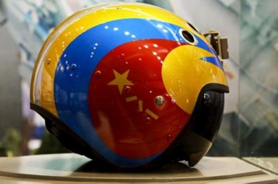 中国空军王牌飞行员选拔 获胜者将得金头盔