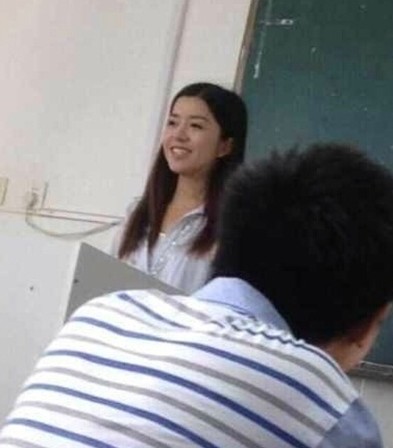 西南财经大学日语美女教师引围观:课堂场场爆
