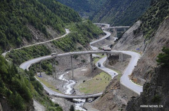 CHINA-SICHUAN-MOUNTAIN ROAD-REBUILDING (CN)